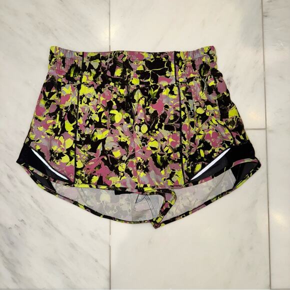 Lululemon Hotty Hot High-Rise Lined Short 2.5" Inflected Highlight Yellow Blk 6 - Picture 7 of 11